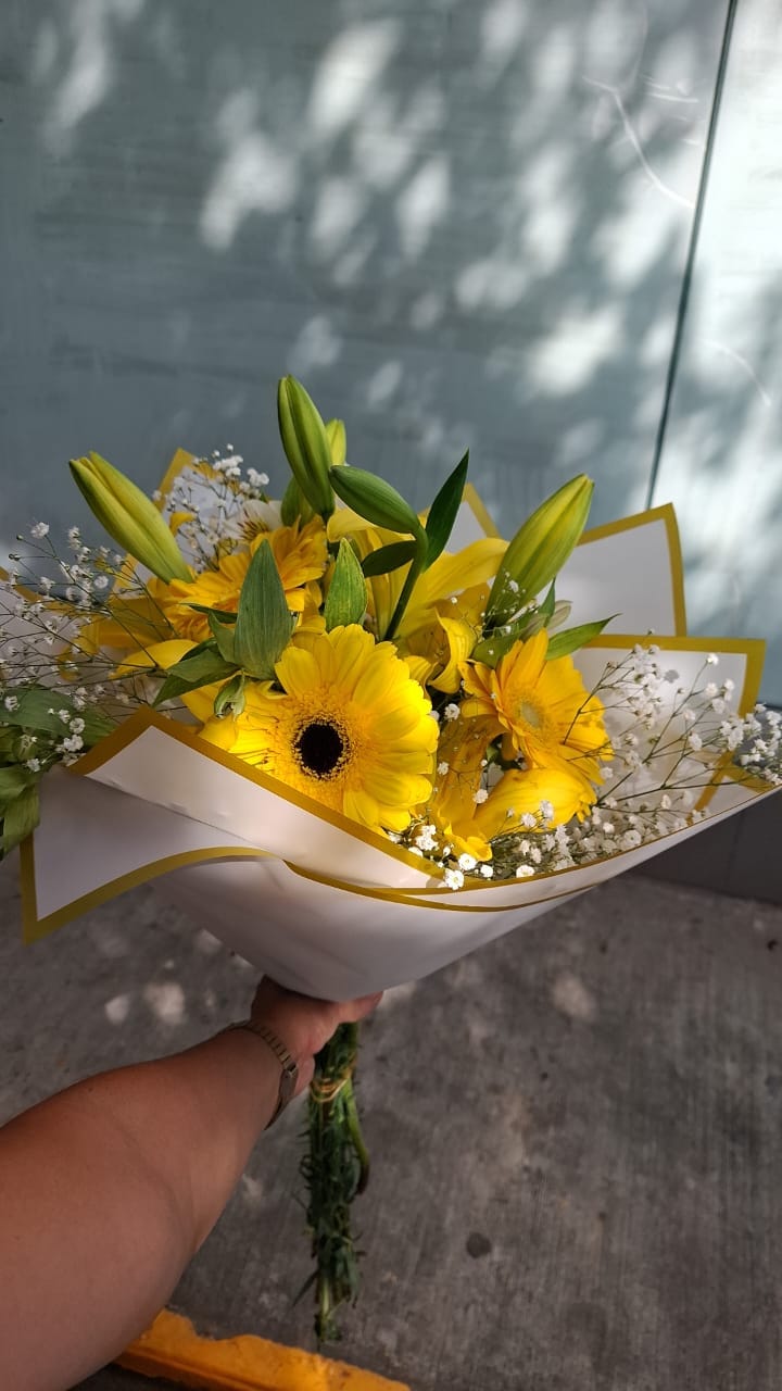 Gerberas y Lilis Amarillos